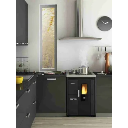 SOBA PE PELETI NINA 7.5KW - NEGRU - INCASTRABILA